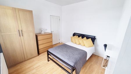 3 Bed Terraced House, Shelton Street, NG3 - Photo 4