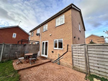 3 bedroom semi-detached house to rent - Photo 4