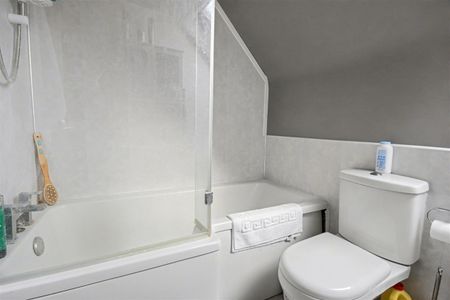 1 Bedroom Flat / Apartment to let - Photo 5