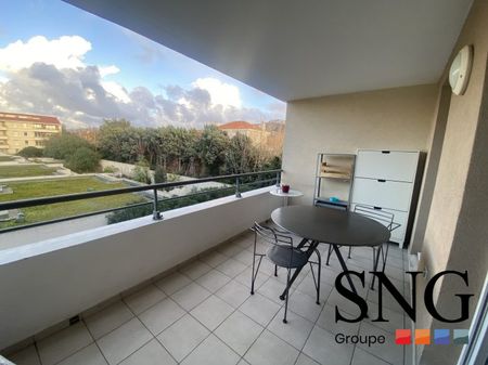 T3 MEUBLE AVEC TERRASSE ET GARAGE DOUBLE - Photo 3