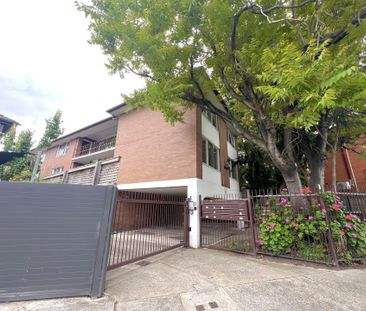 Charming and cosy apartment in the heart of St Kilda - Photo 1