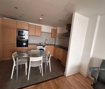 2 bedroom flat to rent - Photo 5