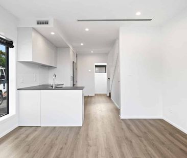 Two Bedroom Townhouse Whiteware Included - Photo 5