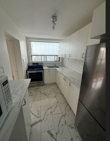 For Lease - 2 Royal York Road Unit# 502, Toronto, Ontario - Photo 4