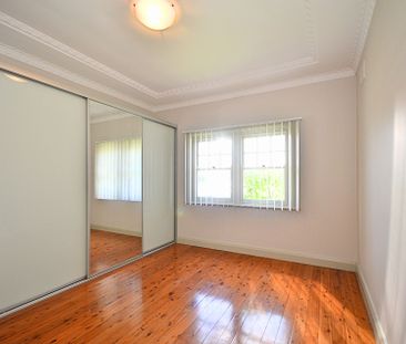 Renovated 3 Bedroom Family Home&excl;&excl; - Photo 6