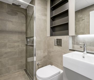 Style, Privacy, and Riverfront views - Photo 5