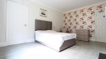 9 bedroom detached house to rent - Photo 5