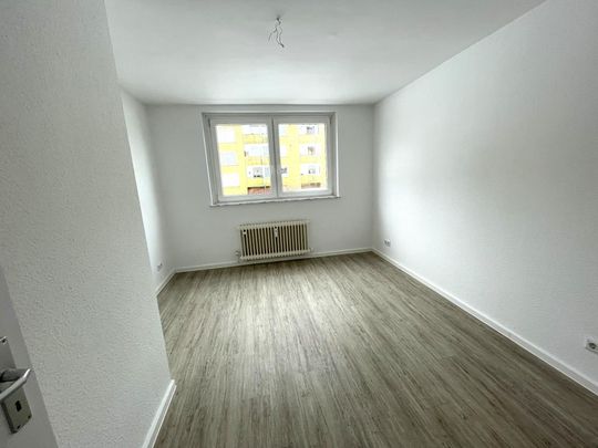 Charmante 3-Zimmer-Etagenwohnung in Wolfsburg  64 m² mit Dusche und Klick-Vinylboden - Photo 1