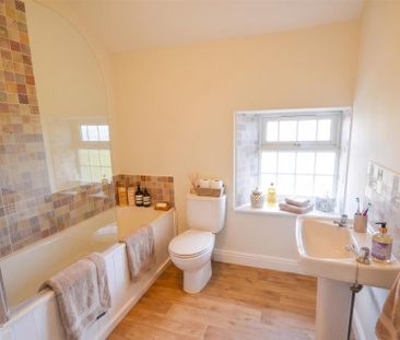 2 bedroom end of terrace house to rent - Photo 4