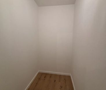 1190! Generalsanierte 2-Zimmer Wohnung mit neuer Küche ab Dezember 24! - Foto 1