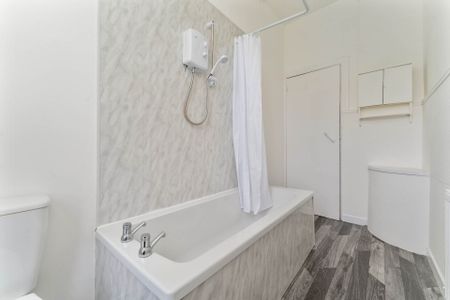 Price £995 pcm - Available Now - Unfurnished - Photo 5