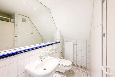 Wohnen auf zwei Ebenen mit besonderer Privatsphäre – Großzügige Maisonettewohnung mit Charme und Individualität! - Photo 4