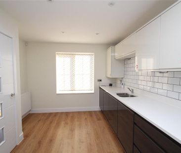 3 bedroom semi-detached house to rent - Photo 4