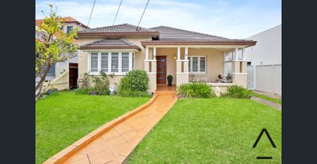 Charming Three-Bedroom Home in a Prime Earlwood Location - Photo 4