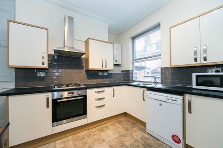 Hessle View, Hyde Park, Leeds - Photo 2