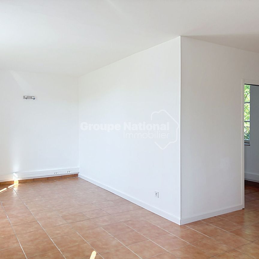 Appartement t2 en rez de jardin sur Berre L'étang, - Photo 1