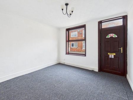 2 bedroom semi-detached house to rent - Photo 2