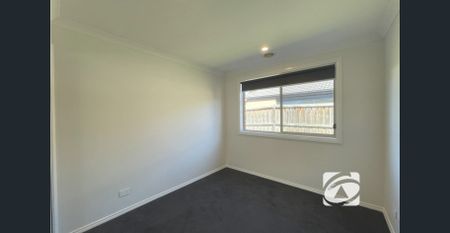 FAMILY HOME IN IN THE COLLEGE GREEN ESTATE! - Photo 4