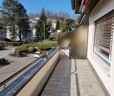 Charmante 2½-Zimmer-Wohnung mit Balkon und Cheminée in Luzern - Photo 2