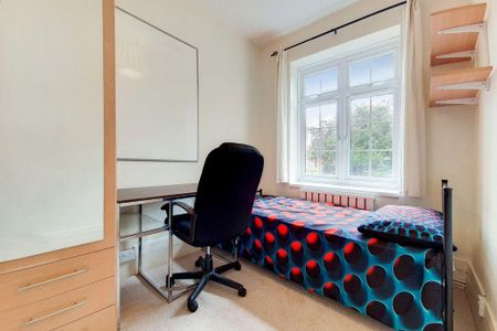 4 bedroom flat to rent - Photo 5