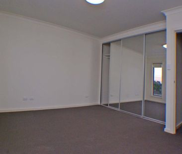 Modern 4 Bedroom Duplex Style Townhouse - Photo 2