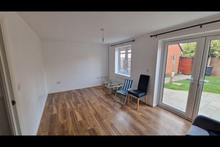 4 Bed Semi-Detached House, Guardian Way, LU1 - Photo 2