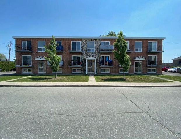 189-193-197 Rue Desjardins | 197 Rue Desjardins, Granby - Photo 1