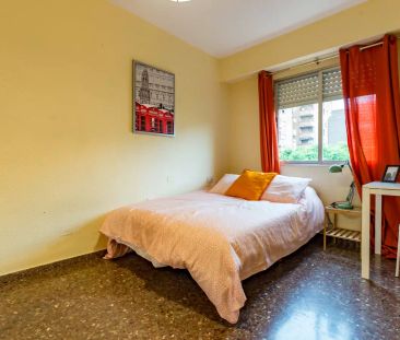 Room in a shared 5-bedroom apartment for rent in L'Amistat - Foto 5