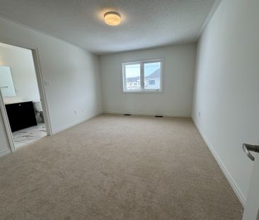 For Lease - 108 Sanderson Drive, Kawartha Lakes, Ontario - Photo 3