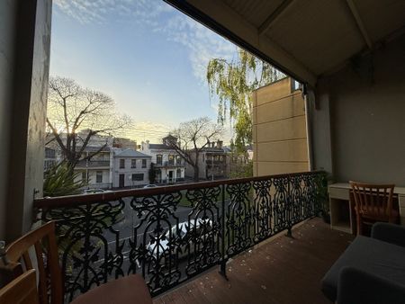 Carlton - Photo 2