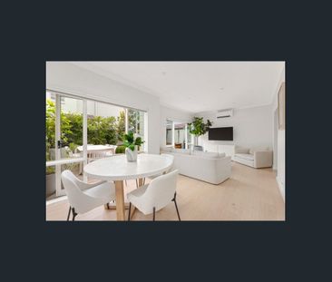 Spacious, modern townhouse - Photo 4