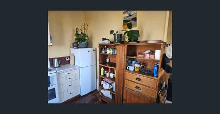 Partly Furnished Apartment in Prime Location with Mountain Views - Photo 4