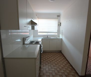 1st WEEK FREE RENT! FRESHLY PAINTED 2 BEDROOM UNIT - Photo 5