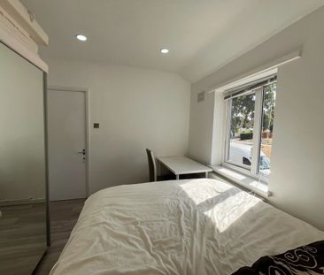 Room in a Shared House, Kingsholm Gardens, SE9 - Photo 1