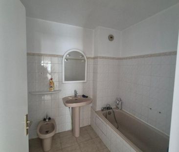 Location Appartement 3 pièces 65m² DRAGUIGNAN 83300 - Photo 3