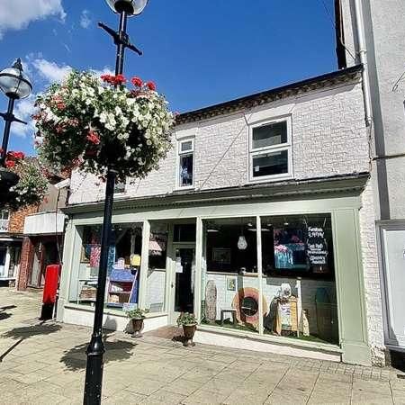 High Street, Rushden, NN10 - Photo 1