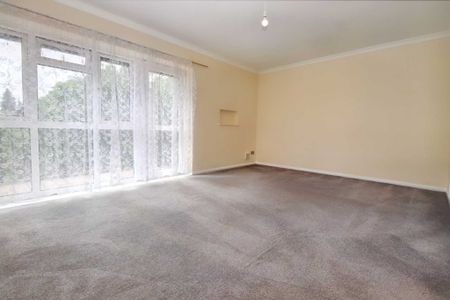 2 bed Flat for rent - Photo 4