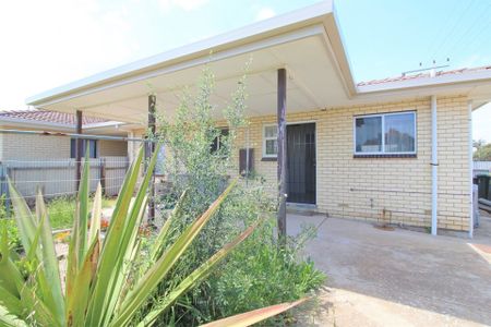 Modern 2 Bedroom Unit with Large Rear Yard - Photo 3