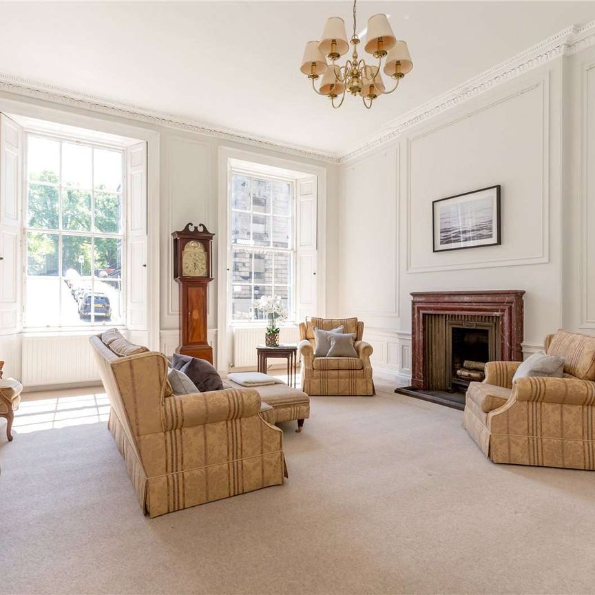 Well presented one bedroom raised ground floor flat with generous and elegant proportions, available on a furnished basis - Photo 1