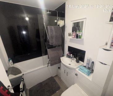 1 Bed Flat - Photo 4