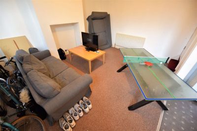 3 bedroom House in Bankfield Terrace, Leeds - Photo 4
