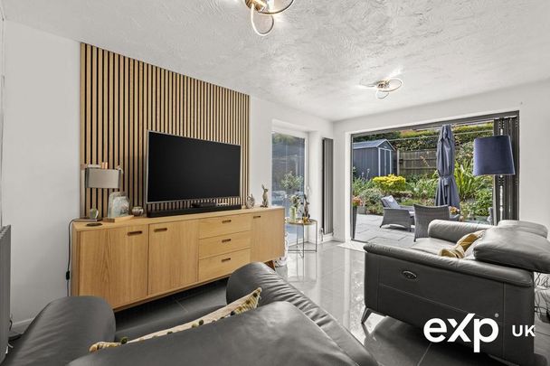 4 bedroom detached house to rent - Photo 1