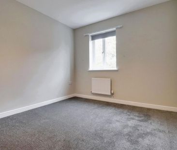 4 bedroom semi-detached house to rent - Photo 5