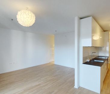 Sonnwendviertel: 1-Zimmer-Wohnung mit Balkon im 12. OG – Fitnessrau... - Foto 1