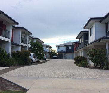 SUPERB 3 BEDROOM TOWNHOUSE IN THORNESIDE - Photo 3