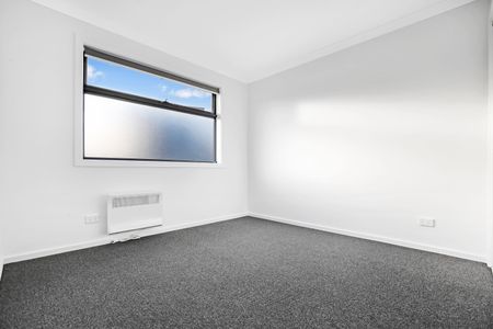 6 Cumin Way, Cranbourne East VIC 3977 - Townhouse For Rent | Domain - Photo 3