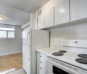 182 Church Street, East | 182 Church Street, Brampton - Photo 1