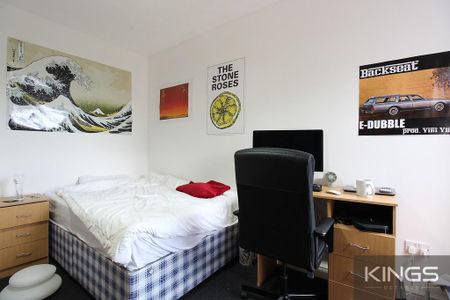 3 bedroom flat to rent - Photo 3