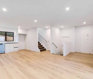 Near New 3 Bedroom + 2.5 Bathrooms + Garage - Photo 3