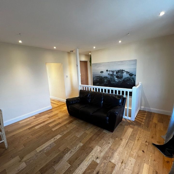 2 Bed Flat, Lower Addiscombe Road, CR0 - Photo 1
